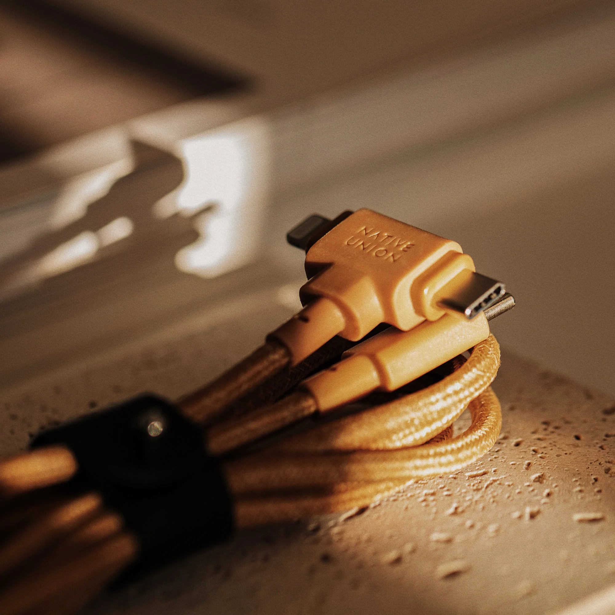 Belt Cable Duo (USB-C to USB-C & Lightning) - Image 13