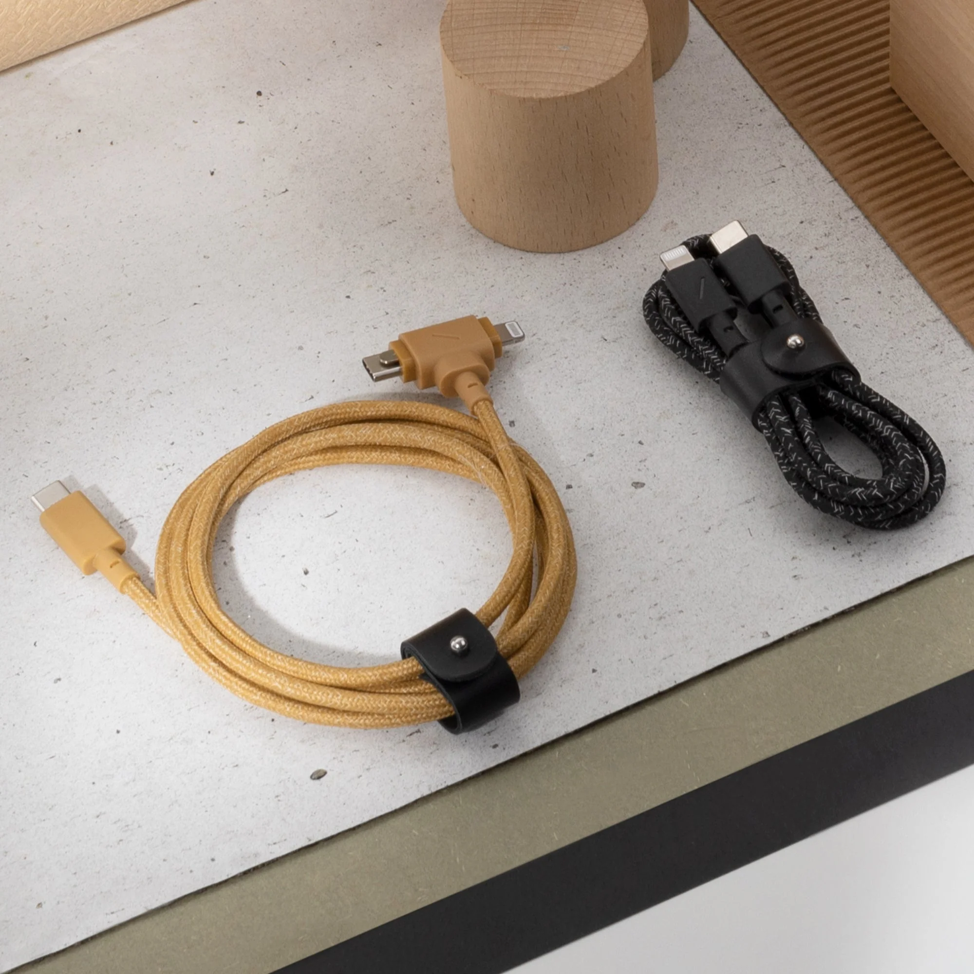 Belt Cable Duo (USB-C to USB-C & Lightning) - Image 14