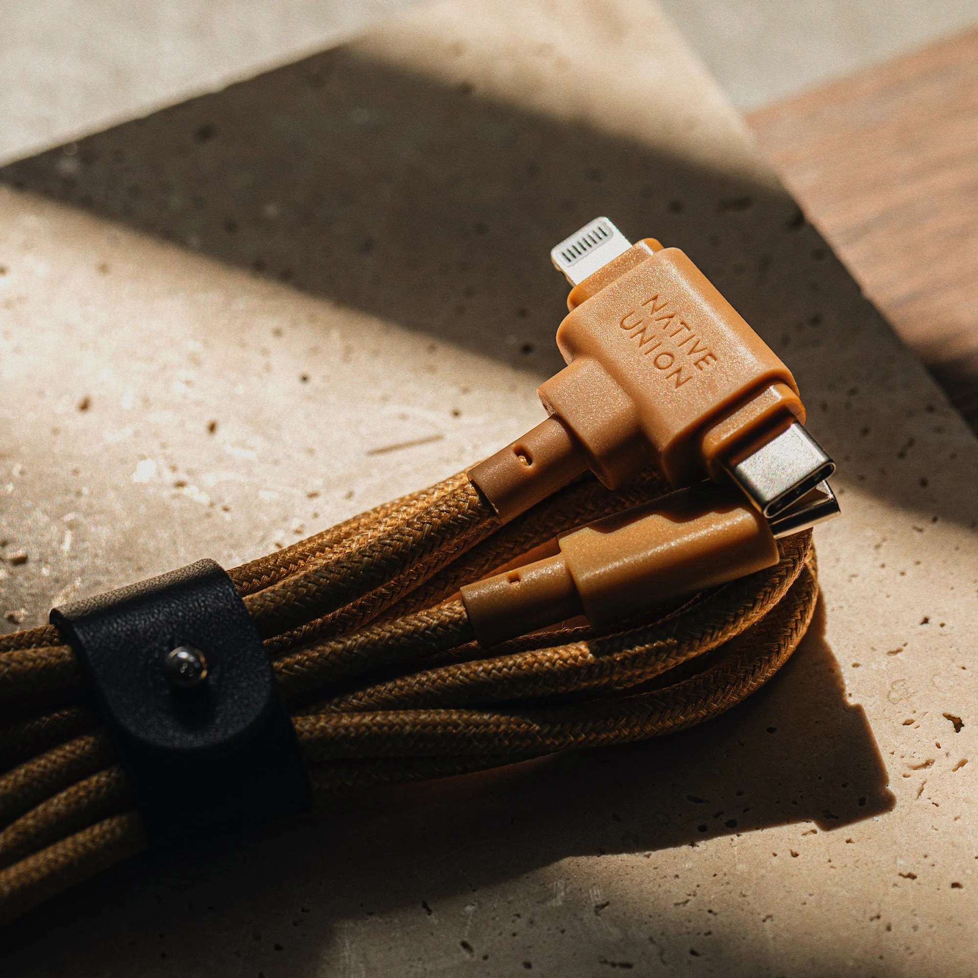 Belt Cable Duo (USB-C to USB-C & Lightning) - Image 6
