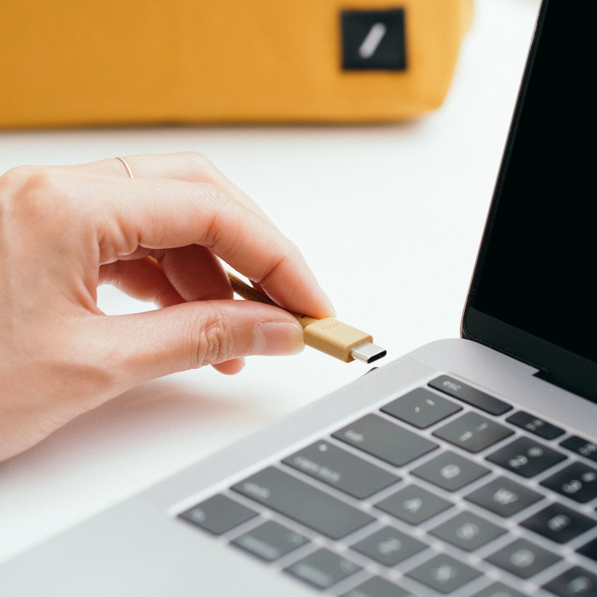 Belt Cable (USB-C to USB-C) - Image 14