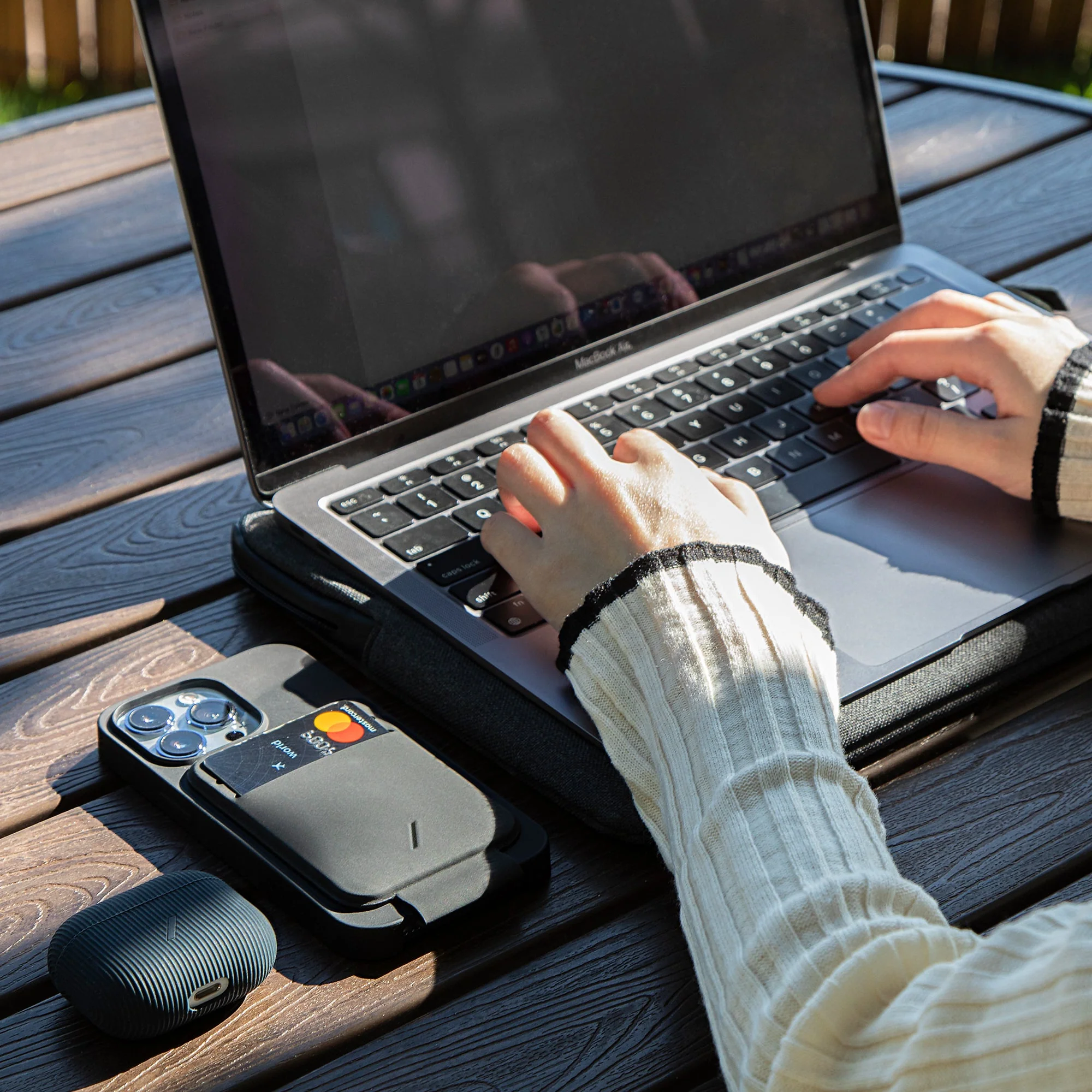 Curve Case for AirPods (Gen 3) - Image 12