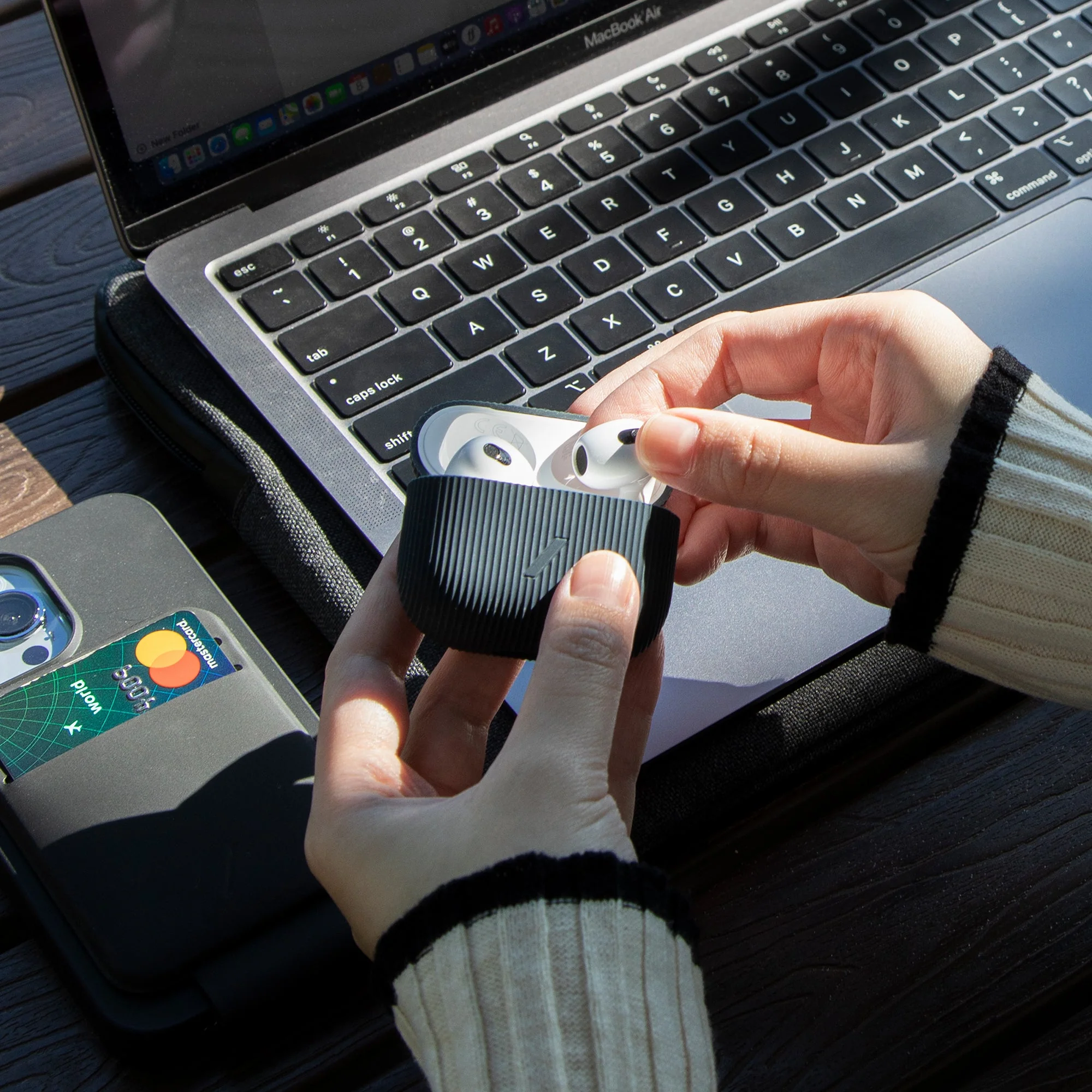 Curve Case for AirPods (Gen 3) - Image 13