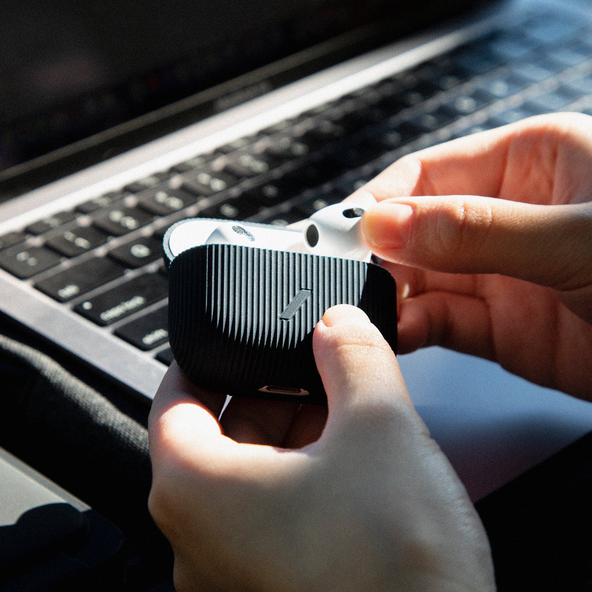 Curve Case for AirPods (Gen 3) - Image 14