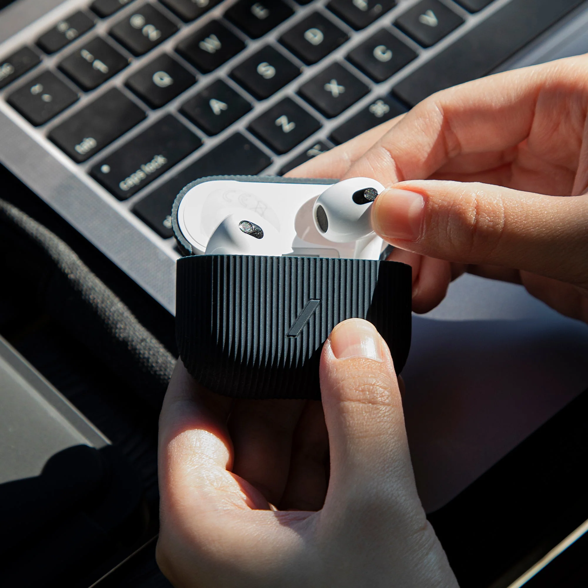 Curve Case for AirPods (Gen 3) - Image 15