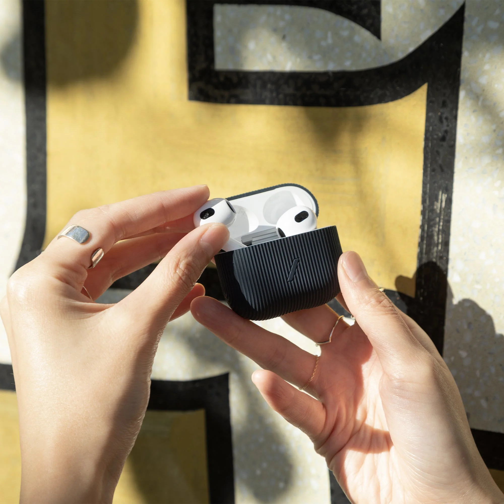 Curve Case for AirPods (Gen 3) - Image 6