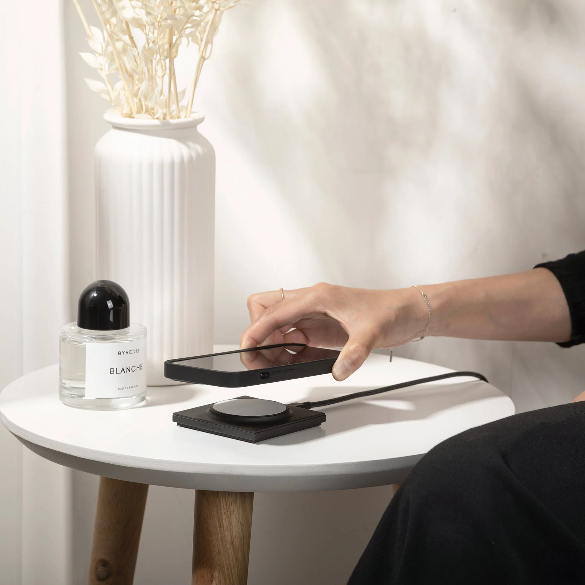 Drop Magnetic Wireless Charger - Image 3