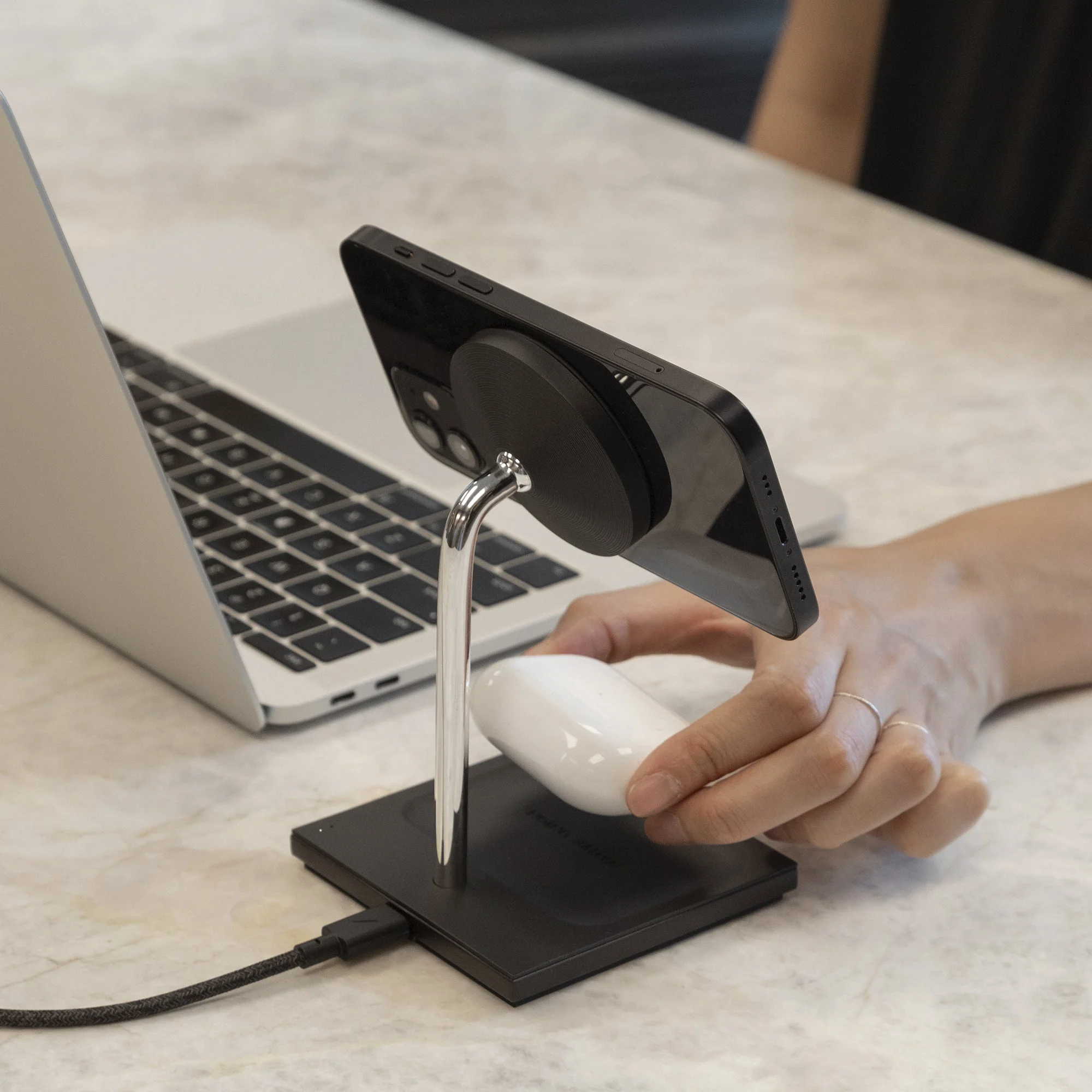 Snap 2-in-1 Magnetic Wireless Charger - Image 7