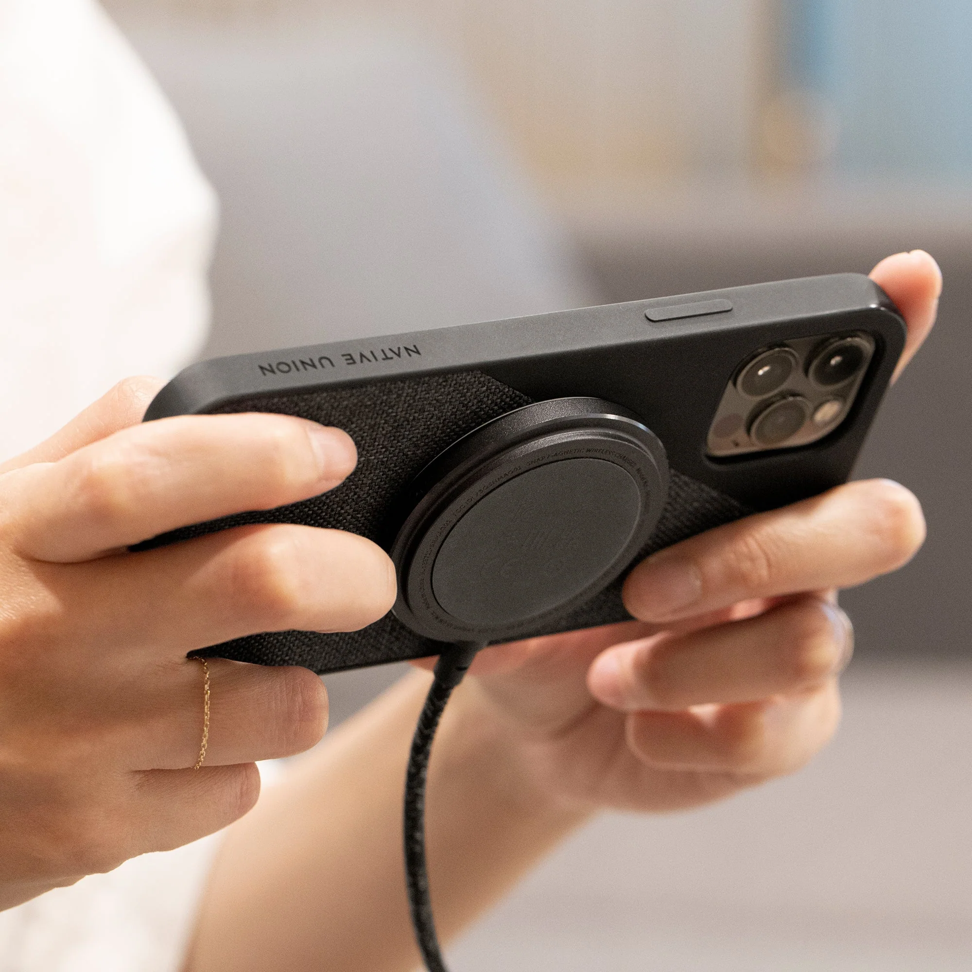 Snap Magnetic Wireless Charger - Image 12