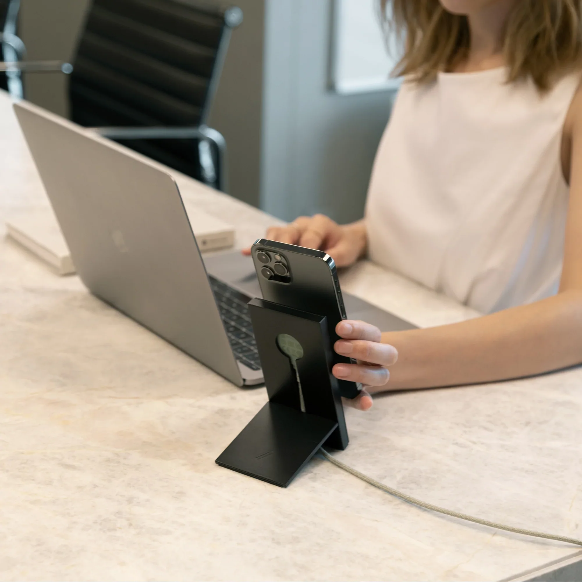 Snap Magnetic Wireless Charger - Image 16