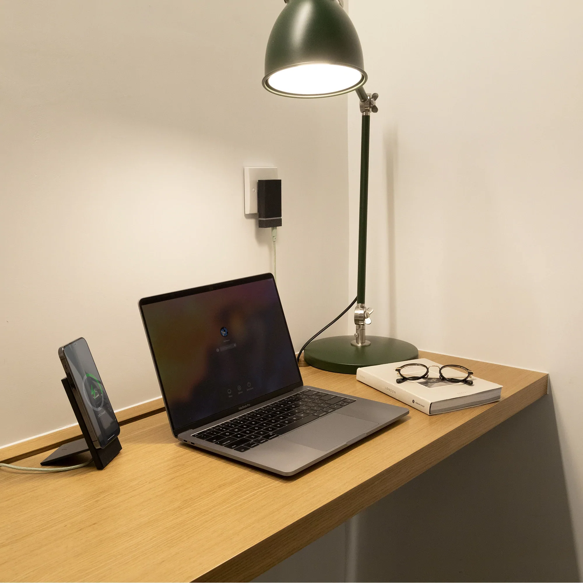 Snap Magnetic Wireless Charger - Image 17