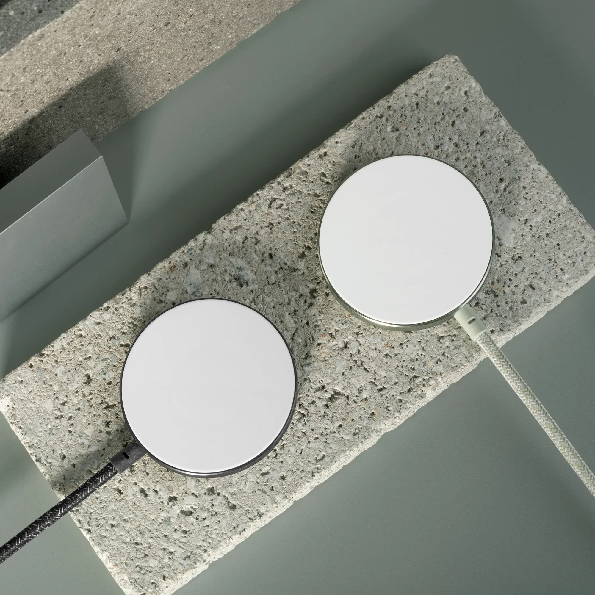 Snap Magnetic Wireless Charger - Image 9